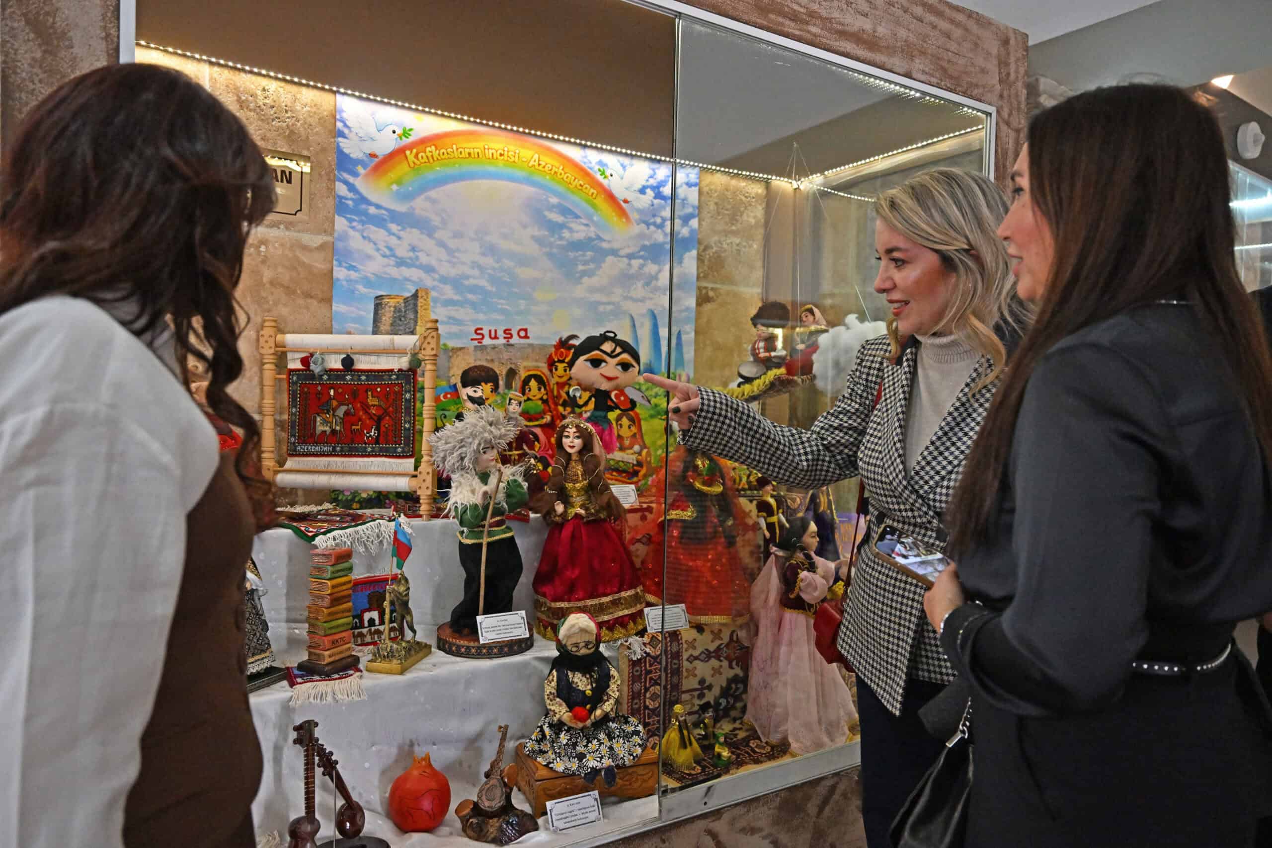 Antalya Oyuncak Müzesi’nde Azerbaycan’dan 26 Parçalık Koleksiyon Ziyaretçilerle Buluştu