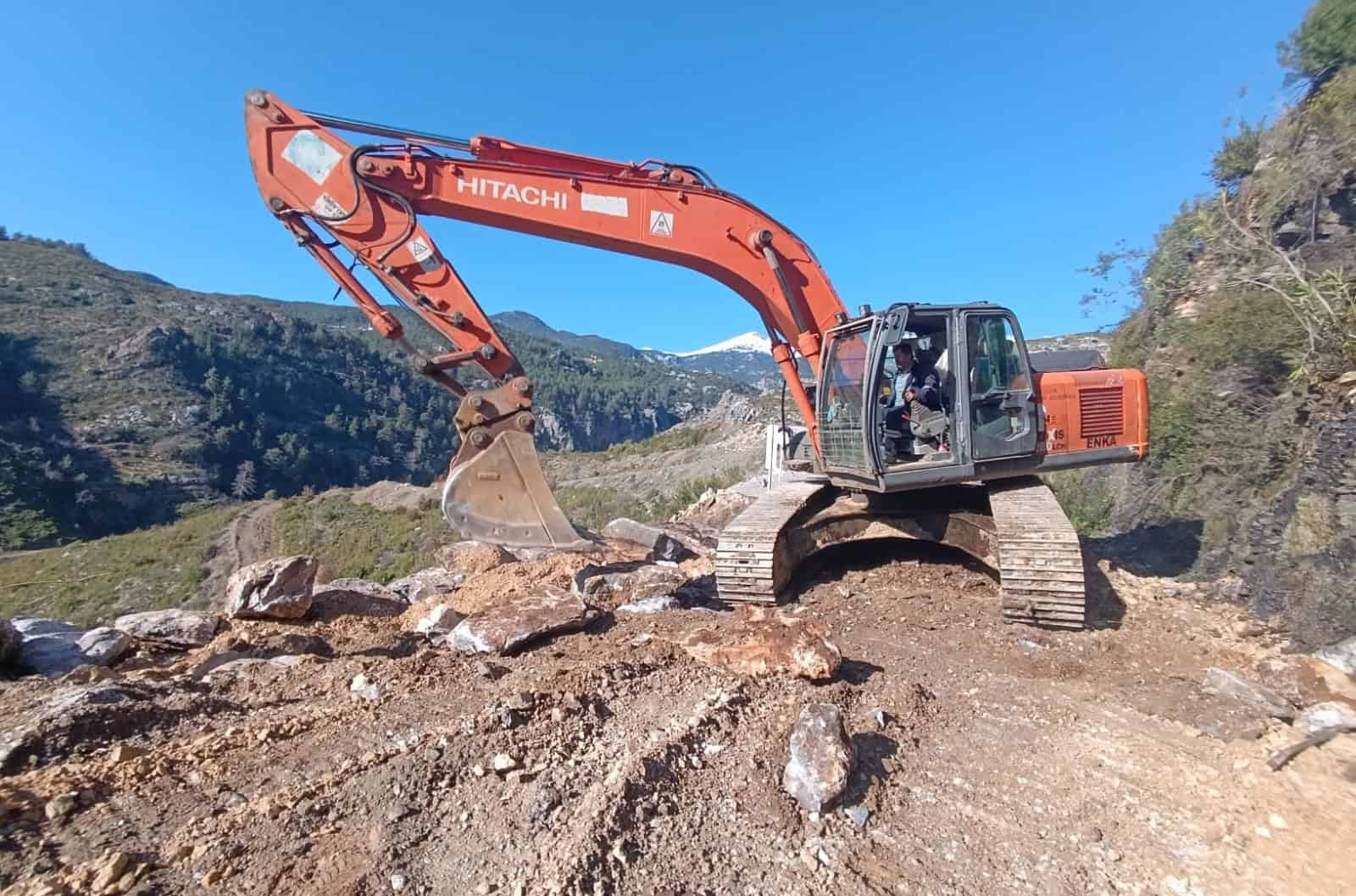 Alanya’da Kırsal Yollarda Heyelan Sonrası Onarım ve Güvenlik Çalışmaları Tamamlanıyor