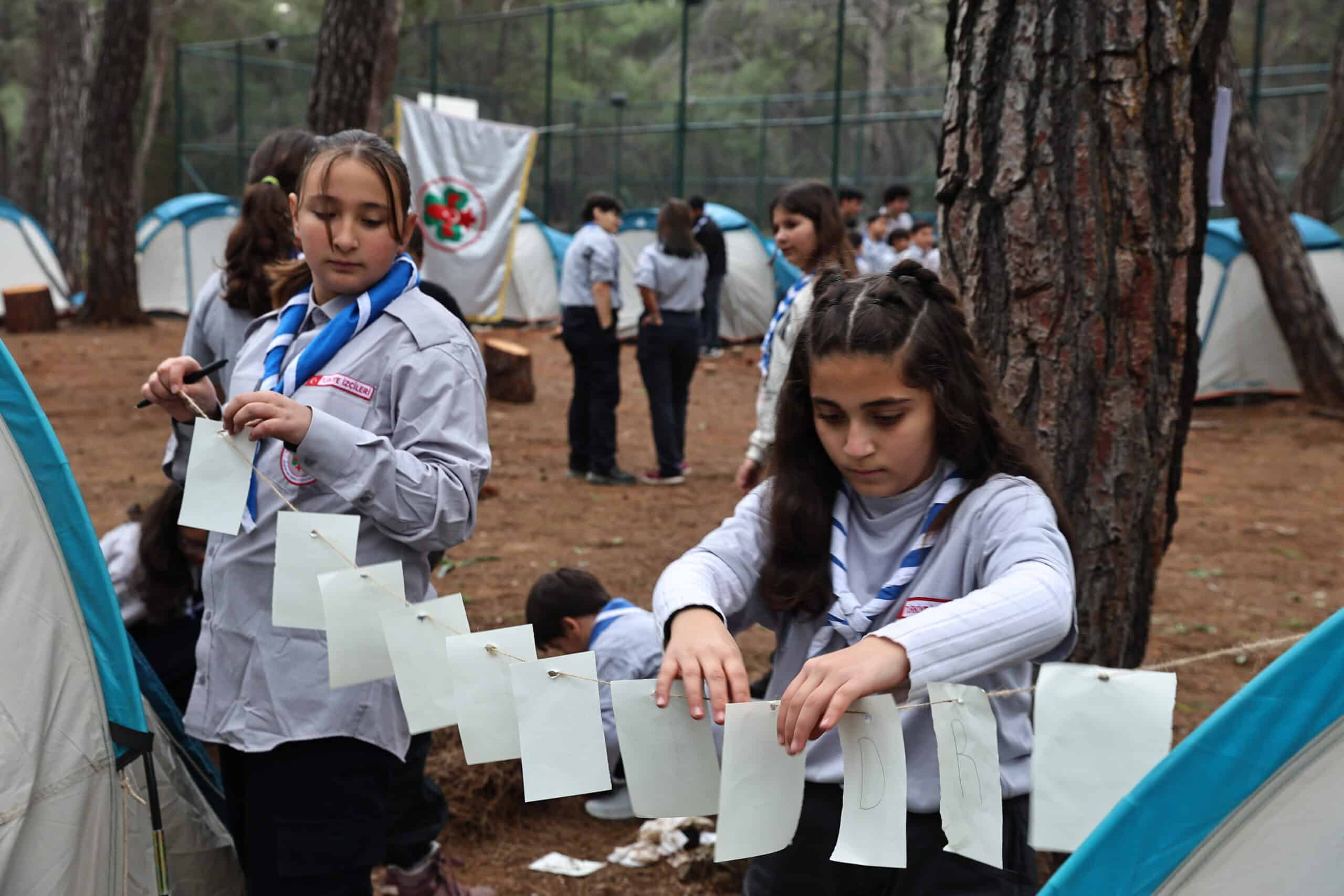 Antalya Büyükşehir Belediyesi İzcileri Doğayla İç İçe Kaynaşma Kampında Becerilerini Geliştiriyor