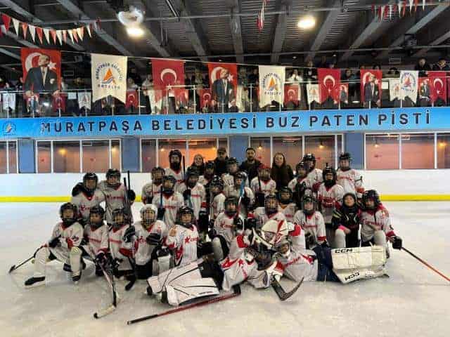Antalya’da Başlayan Altyapı Buz Hokeyi Liglerinde Muratpaşa Takımlarından İki Galibiyet