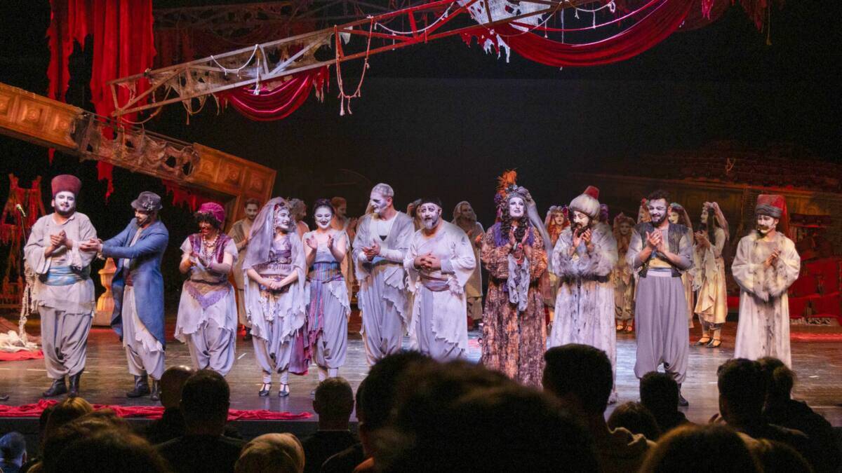 AŞT, Dünya Tiyatro Günü’nde Üç Ayrı Sahneyle Farklı Oyunları Seyirciyle Buluşturdu