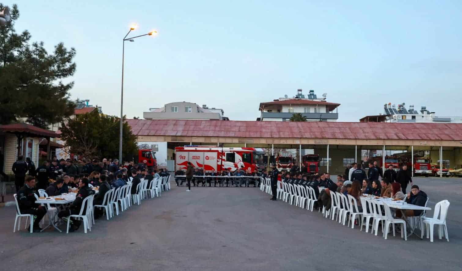 Büşra Özdemir, Antalya İtfaiye Personeliyle Düzenlenen İftar Programında Buluştu