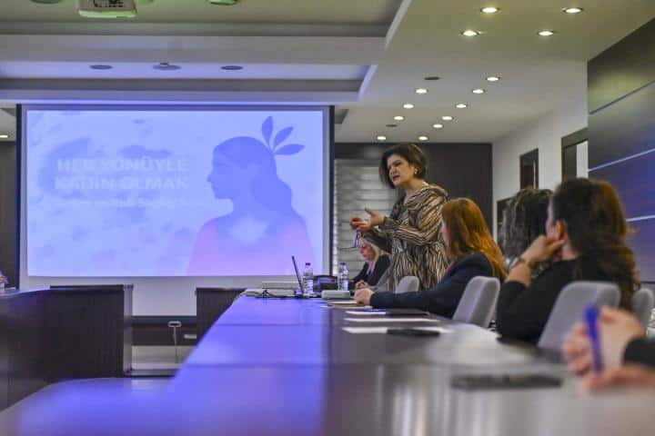 Muratpaşa Belediyesi Kadın Çalışanlarına Kadın Hakları Üzerine Eğitim Programı Düzenledi