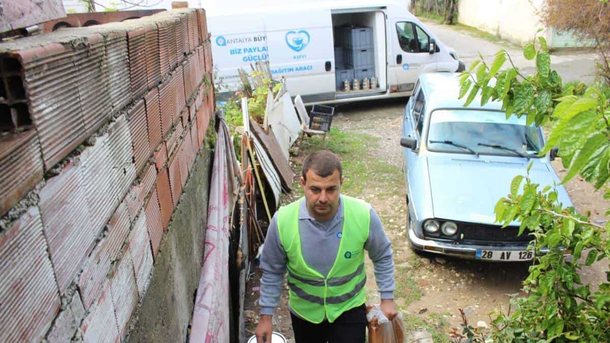 Antalya Büyükşehir Belediyesi Manavgat Aşevi, Günlük Sıcak Yemek Desteğiyle İhtiyaç Sahiplerini Yalnız Bırakmıyor