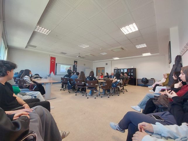 Akdeniz Üniversitesi Eğitim Fakültesi’nde Girişimcilik ve Yenilikçi Öğretmenlik Anlatıldı