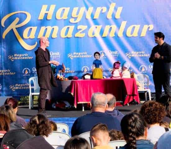 Muratpaşa Atatürk Kent Meydanı'nda Ramazan Çarşısı Ziyaretçilerini Bekliyor