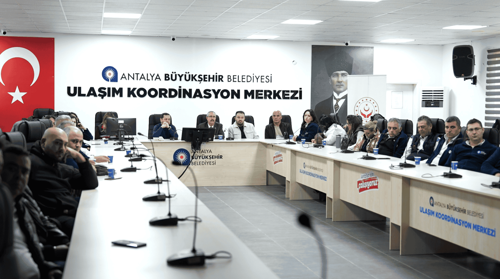 Antalya'da Toplu Ulaşım Şoförlerine Engelli Erişimi ve Otizm Farkındalığı Eğitimi Verildi