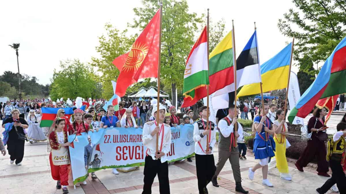 23 Nisan Uluslararası Çocuk ve Uçurtma Festivali Antalya’da Coşkuyla Kutlandı