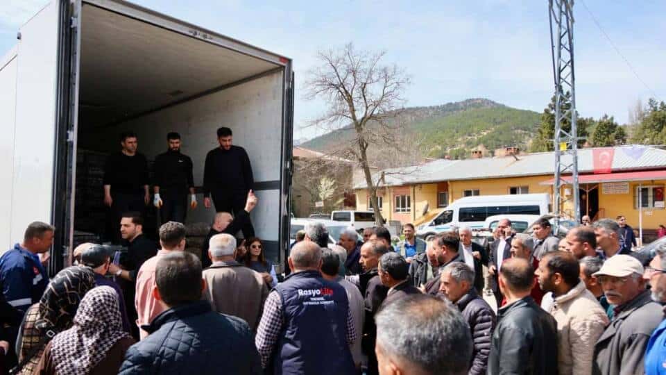 Adana Büyükşehir Belediyesi'nden Pozantı'da Üreticiye 4 Milyon Çilek Fidesi Desteği