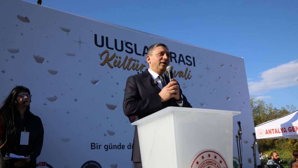 Akdeniz Üniversitesi’nde 52 Ülkeden Öğrenci Kültürlerle Buluştu