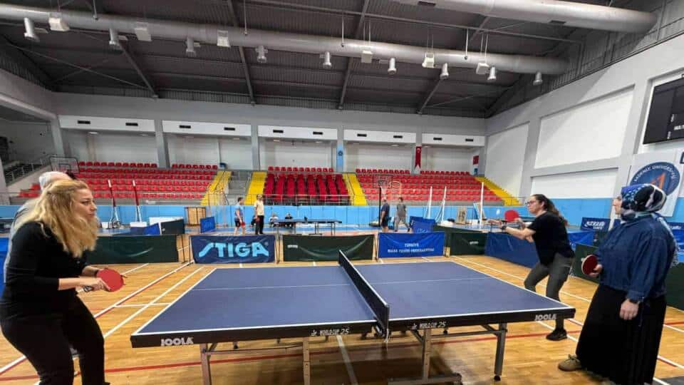 Akdeniz Üniversitesi'nde Personel Arasında Masa Tenisi Heyecanı ve Kazananlar Belli Oldu