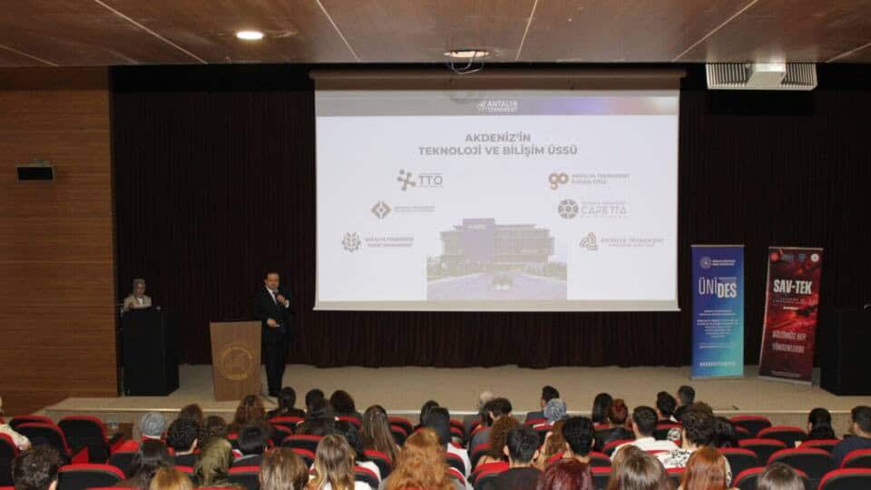 Akdeniz Üniversitesi’nde Savunma ve Teknoloji Zirvesi Öğrencilerle Sektör Liderlerini Buluşturdu