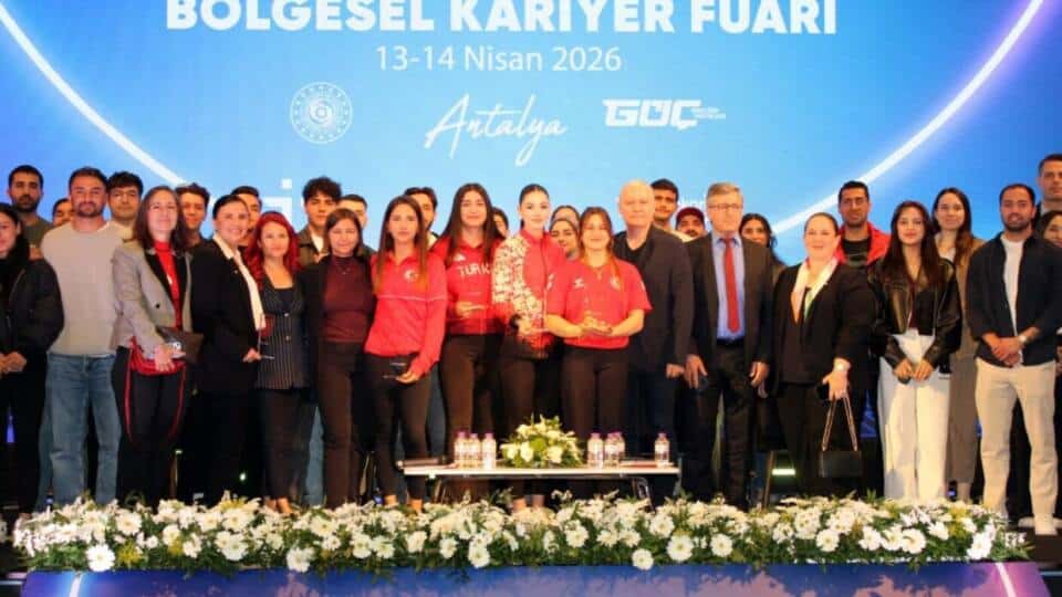 Batı Akdeniz Kariyer ve İstihdam Fuarı'nda Gençler İş Fırsatlarıyla Buluştu