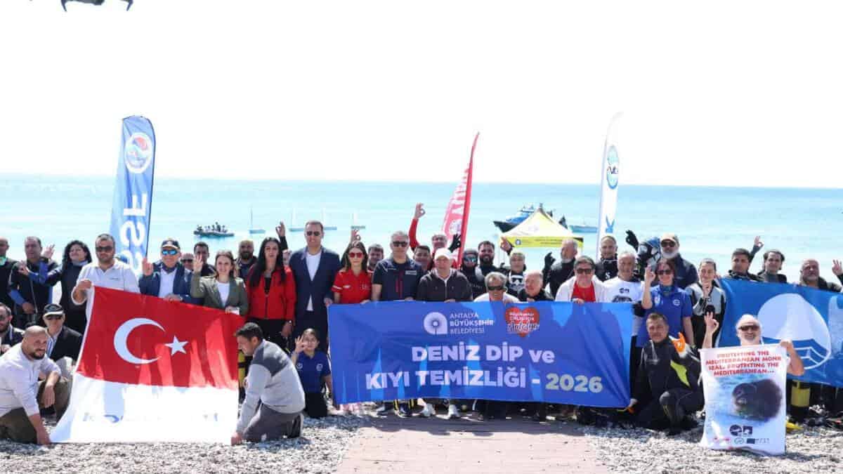 Antalya Büyükşehir Belediyesi, Sahil ve Deniz Temizliğiyle Farkındalık Yaratıyor