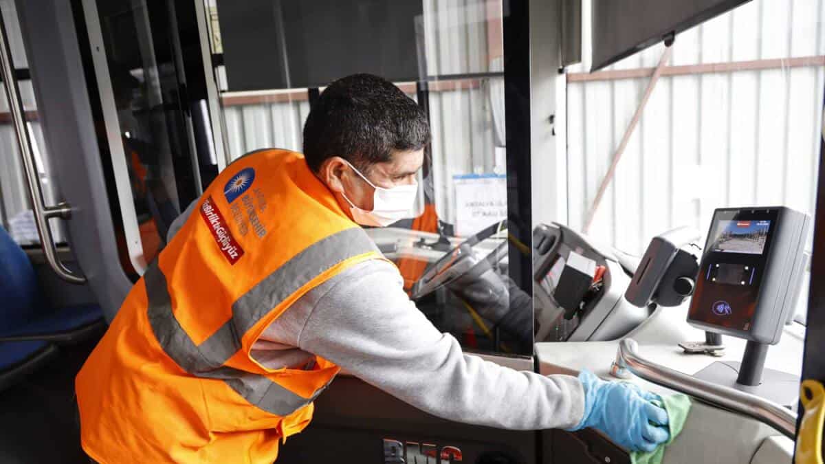 Antalya Büyükşehir Belediyesi Toplu Taşıma Araçlarında Hijyen Standartlarını Yükseltiyor