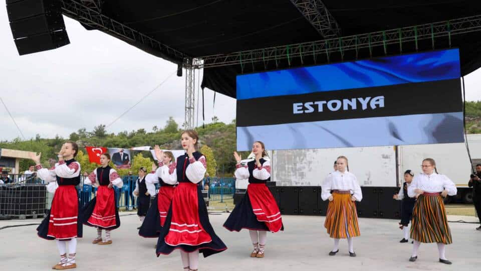 Antalya'da 27. Uluslararası Çocuk Festivali Galası Kültürel Zenginliklerle Tamamlandı