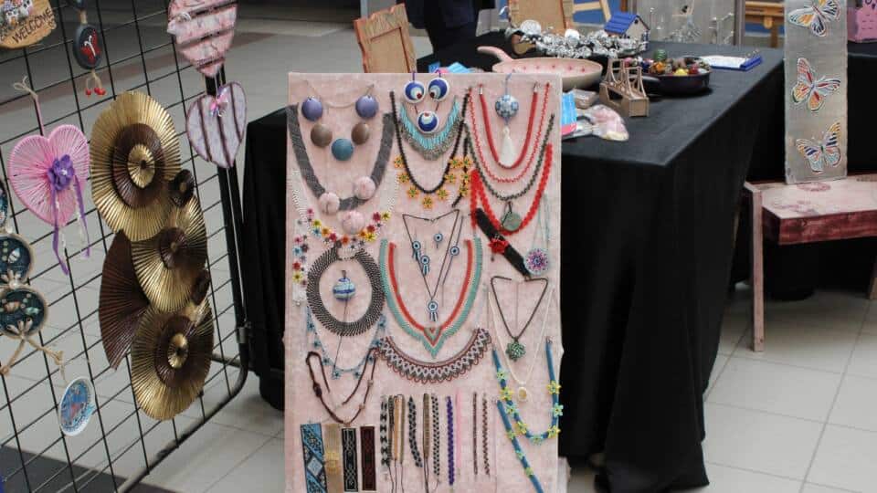 Akdeniz Üniversitesi Hastanesi’nde Otizmli Bireylerin El Emeği Sergisiyle Farkındalık Mesajı