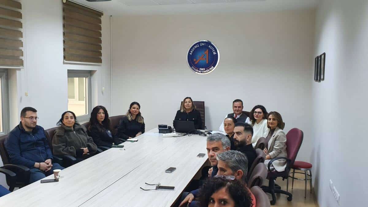 Akdeniz Üniversitesi Edebiyat Fakültesi'nde İdari Personele Cinsiyet Eşitliği Eğitimi Verildi