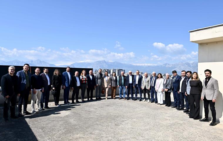 Başkan Ümit Uysal, Korkuteli Derneği'nin Tarhana İkramında Vatandaşlarla Buluştu