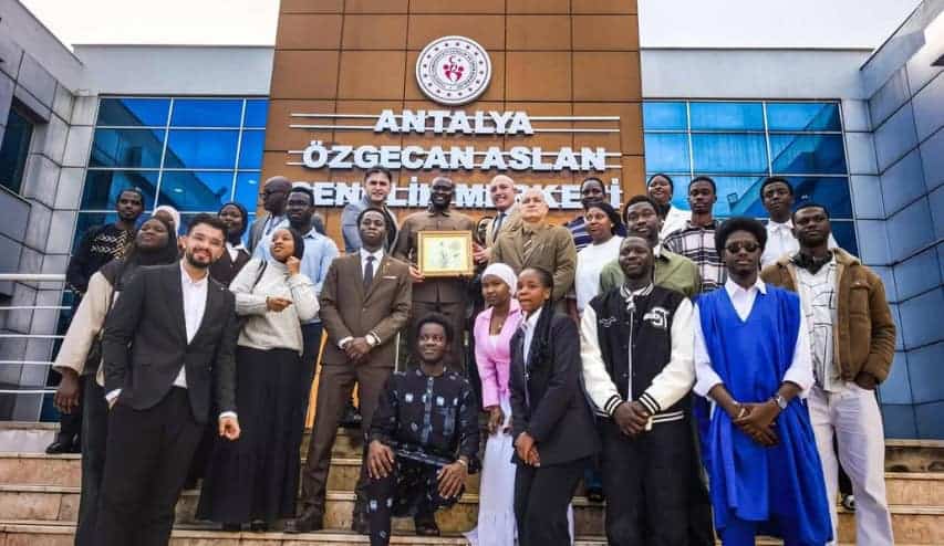 Afro-Antalya Öğrenci Topluluğu, Mali Gençlik ve Spor Bakanı ile Özgecan Arslan Gençlik Merkezi’nde Buluştu