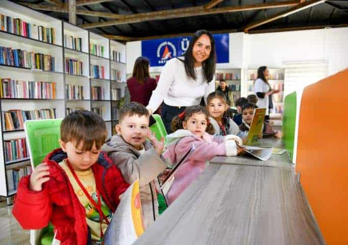 Muratpaşa Belediyesi kreş öğrencileri Kütüphane Haftası’nda Cengiz Aytmatov Kütüphanesi’nde buluştu
