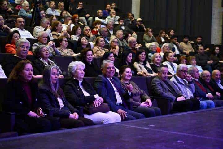 Muratpaşa Belediyesi’nde Unutulmaz Şiir ve Müzik Gecesi Sanatseverlerle Buluştu