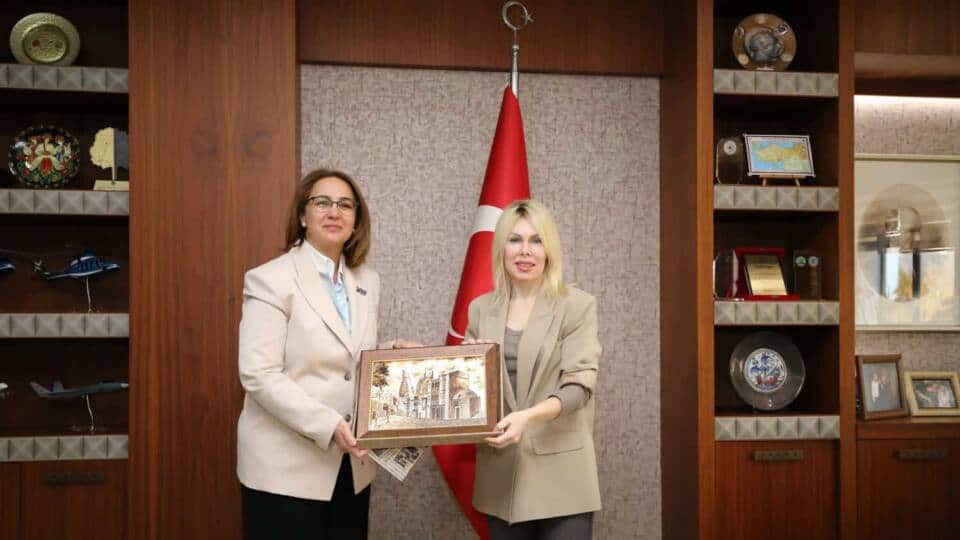 Akdeniz Üniversitesi'nde Azerbaycanlı Konuk Rektörle Eğitimde İş Birliği Görüşüldü