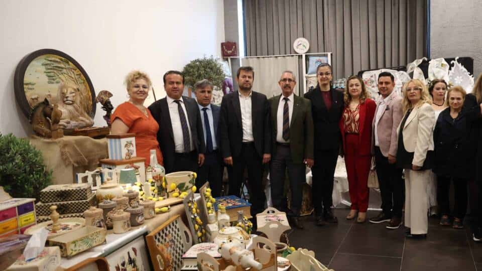 Uncalı ATASEM’de Yeşil Vatan Temalı Sergide Limon ve Zeytin Motifli Eserler Sergilendi